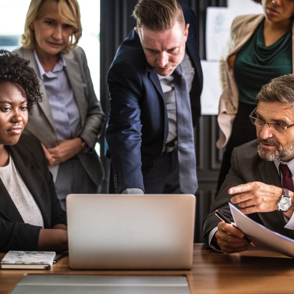 Easy Guide to Choose between In House vs Outsourcing